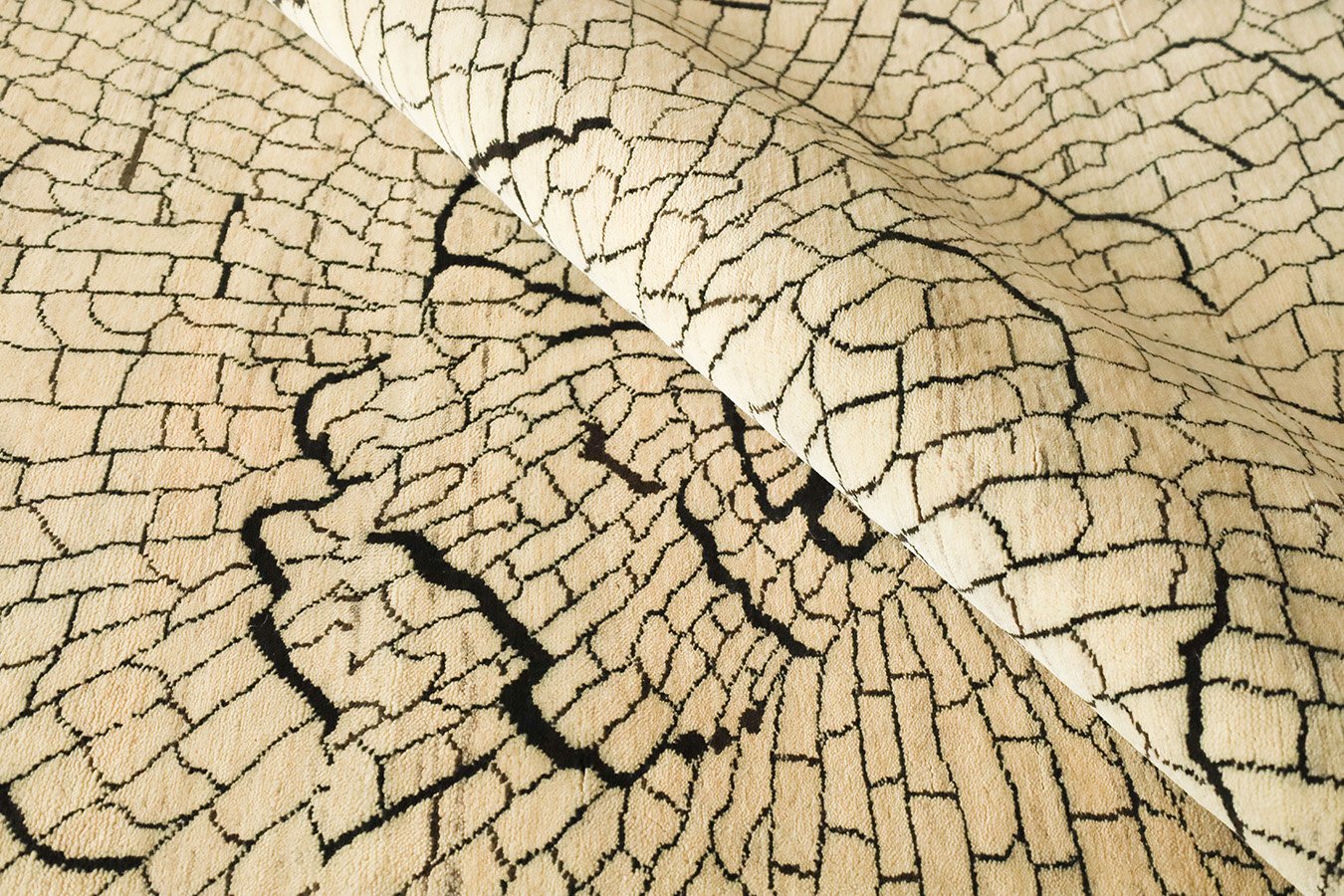 Alfombra moderna de color crema fina hecha a mano de 4'x6'