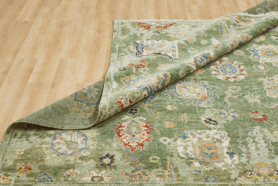 Alfombra verde de lana y seda anudada a mano Ambrose AM1009