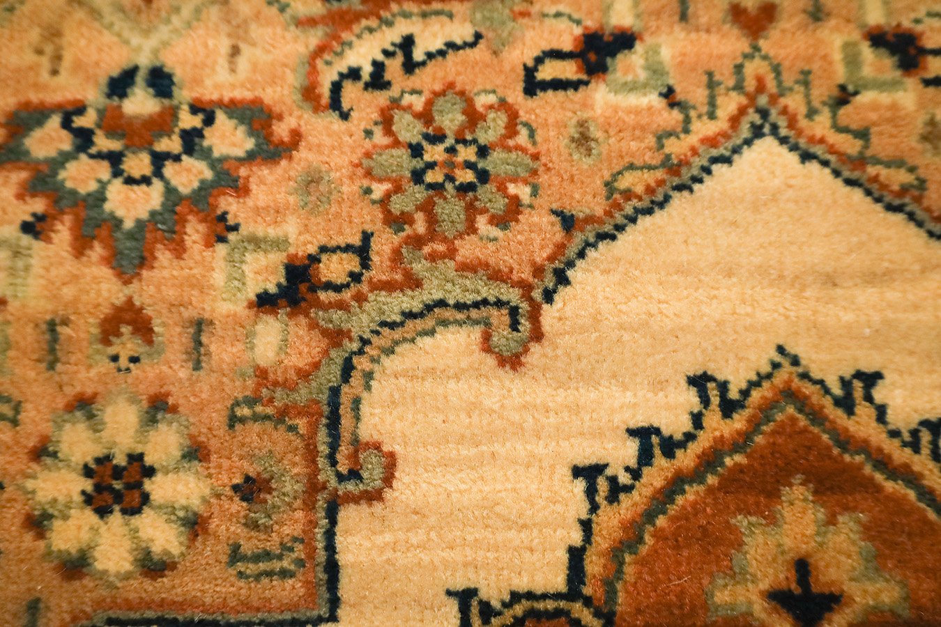 Bidjar Cream & Rust Fine Handmade 4'8"x6'7" Vegetable Dyed Rug