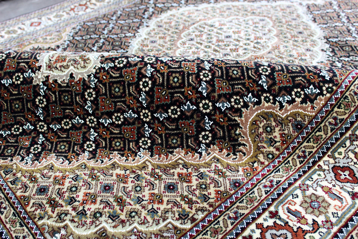 Mahi Bijar Black/Cream New Zealand Wool Fine Hand-knotted Oriental Rug