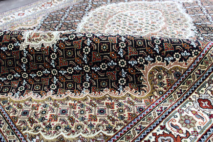 Mahi Bijar Black/Cream New Zealand Wool Fine Hand-knotted Oriental Rug